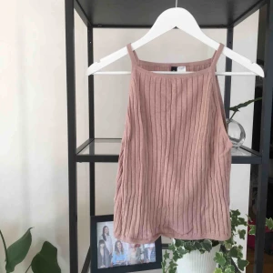  - Puderrosa linne, använt 2-3 ggr! Har du möjlighet att ses i Stockholm innerstad har du förtur 🌟