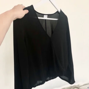  - snygg tröja i mesh. Aldrig använd, frakt 20:- eller mötas upp i östersund  