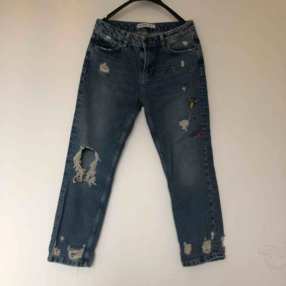 Ny jeans från Zara✨Använt bara en gång, nyskick✨! säljer pga fel storlek.. Jeans & Byxor.