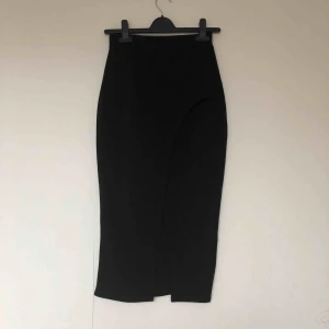  - Helt oanvänd omlott kjol från boohoo✨ står 36 men passar även 34👌🏻 säljer pga impulsköp🙈