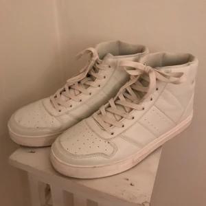  - White modern shoes! Bought a while ago and only used once! Very comfortable and completes every outfit with the popping white colour! 