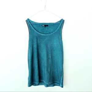  - Carlings-linne i skitsnygg grön, helt oanvänt. Storleken är XS men den passar en Small eller Medium om man inte vill ha så loose fit. 