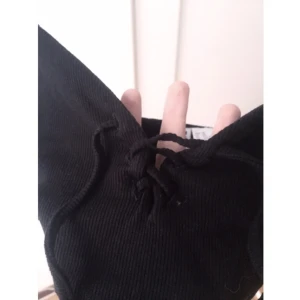  - Riktigt snygg crop top med snörning fram, använd några få gånger. 