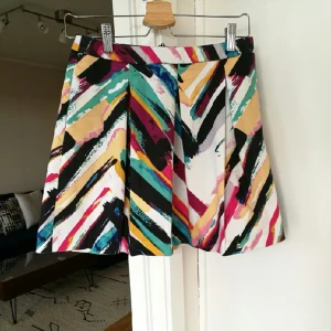  - Skirt with patterns