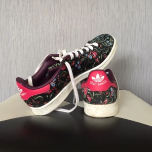  - Adidas Stan Smith Fint skick, använda men inget slitage Kan postas men frakt tillkommer Kan mötas upp i Helsingborg/Klippan