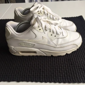  - Nike air max stl 37,5. 23,5cm  Använt men fint skick. Se bilderna. Köparen står för frakten. 