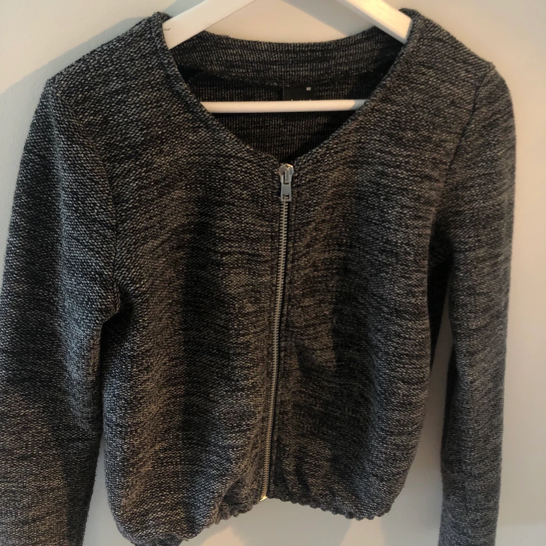 Grå kofta/tröja