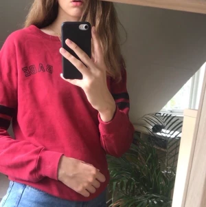Jätte fin Babe tröja - Jätte söt, röd Babe tröja. Kommentera högsta pris eller skriv privat om intresserad ❤️