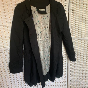 ME Emma meir jacka - Tumnnare jacka i storlek S från Australien. 