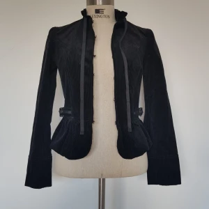 Söt Manchester Jacka  - Söt manchester tyg jacka från Zara i nyskick perfekt för hösten, 100% Bomull, foder i 100% Rayon. Köparen står för frakt! 