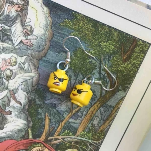  - Örhängen handgjorda av mig! Inte limmade, utan kroken är fastskruvad så håller bra! Frakt kostar 11kr extra!