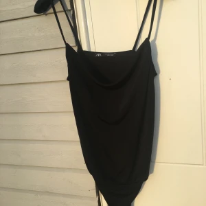 Body från Zara - Body från Zara strl S men passar även M