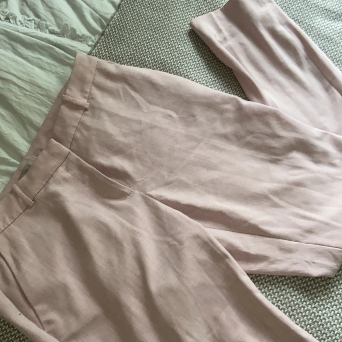 Snygga kostymbyxor i gammalrosa från H&M - 90