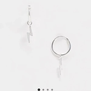 BLIXT ÖRHÄNGEN  - Jättefina blixt örhängen i silver från Asos ⚡️⚡️ Helt oanvända