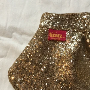 Bratz väska, liten - Super söt bratz väska/pouch! Köpt second hand och säljer för 70kr+frakt!💓