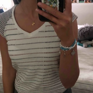 T-shirt - Super cool t-shirt i ett lite tjockare material från Kookai🥰köparen står för frakten💕