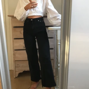 Jeans - Svarta weekday jeans i modellen ACE. Storlek W24 L30. 