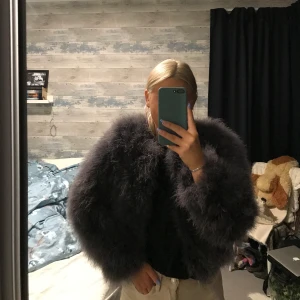 Pälsjacka - Äkta pälsjacka i fint skick från Chelsea. Endast använd en gång. Storlek XS.