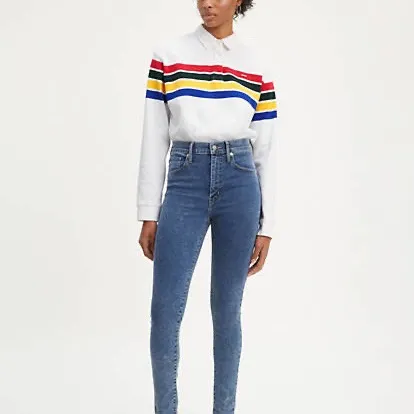 säljer dessa mile high super skinny levis jeans. sitter bra på mig men säljer eftersom de inte passar min stil längre. frakt tillkommer💕. Jeans & Byxor.