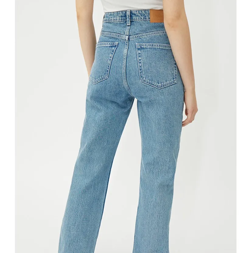 Weekday jeans i modellen Row, straight leg. Sparsamt använda. . Jeans & Byxor.