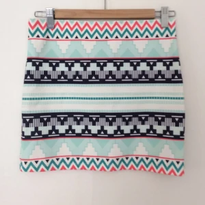  - Kjol från Zara som tyvärr inte passar mig längre! Den är i gott skick! Möts gärna upp vid intresse!