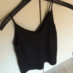  - Oanvänt linne från Oasis! Snyggt till fest och vardags! Kan frakta eller mötas upp i Stockholm 💕 Fraktas för 29 kr!