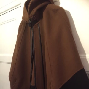  - Kappa, poncho , ull från zara