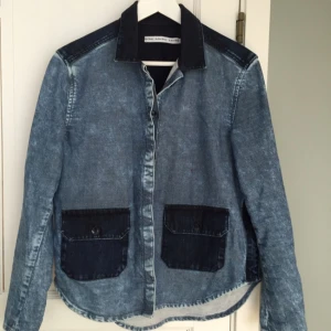  - Denim jacket from &otherstories, really good condition except for a small stain in front, see detailed picture.
