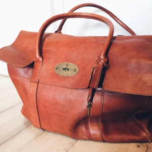  - Stor mulberry kopia i äkta skinn.
Lås saknas. 