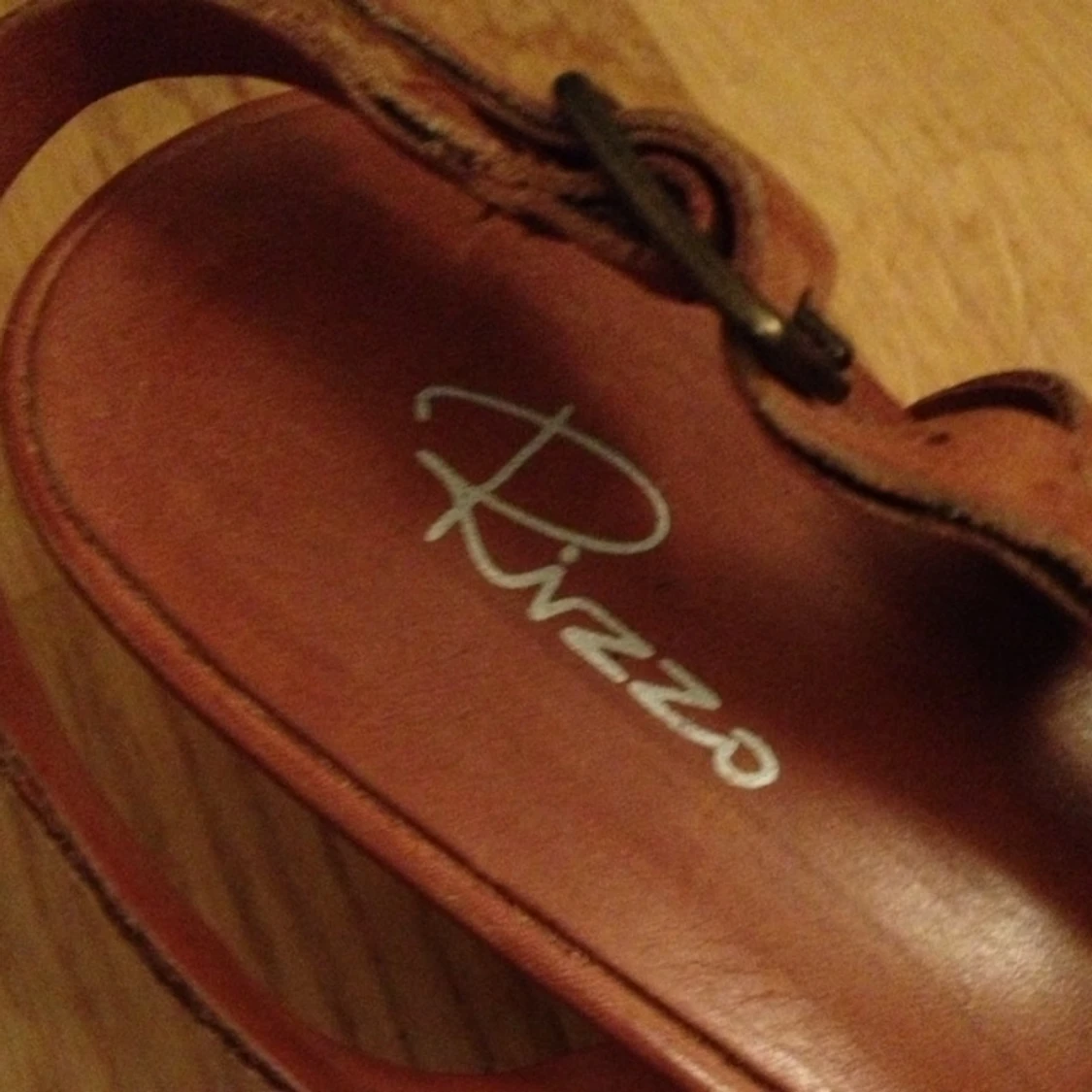 Skinnsandaletter med klack från Rizzo. Fint skick. - 1378893936