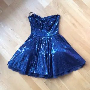 A Topshop dress ! 
Used only once