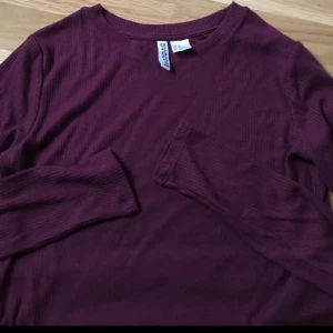  - Långärmad tröja från hm, endast testad ,30kr