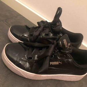  - Skor från puma, snygga men säljer dom för att dom inte längre kommer till användning! Bra skick, kan mötas upp eller frakta.