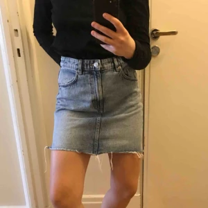  - Jeanskjol ifrån h&m. Storlek 36. 20kr. Ingen retur. Priset är inkl frakt!