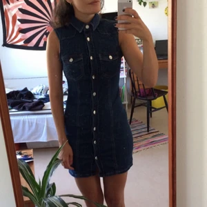  - Mkt fin jeansklänning från Gina, strl 36 o något stretchig. Fint skick! Frakt 54kr eller upphämtning i Gbg:) 