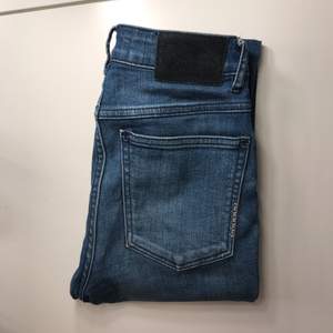 Nya jeans från Neuw i fint skick med slitningar. Använda fåtalgånger. Högmidjade och stretchiga. 1100kr nypris ♥️