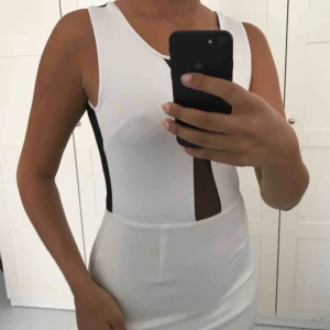  - Bodycon klänning som tyvärr är för kort för mig nu, passar bra på någon som är 175 och neråt 
