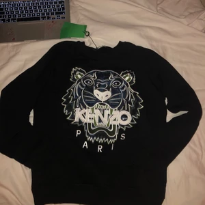  - HELT OANVÄND ÄKTA KENZOTRÖJA!!💜💕 Glömde bort att byta den i tid när jag fick den, long story short💞 säljer den nu iallafall för mindre än halva priset! Helt ny med prislappen kvar! Skriv för mer info/bilder! Puss & kram💘😘