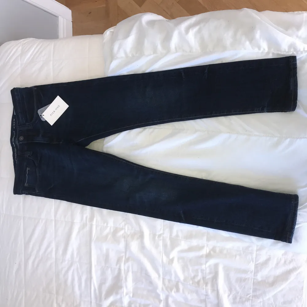 Ett par helt oanvända Pier One jeans Slim tapered fit. Jeans & Byxor.
