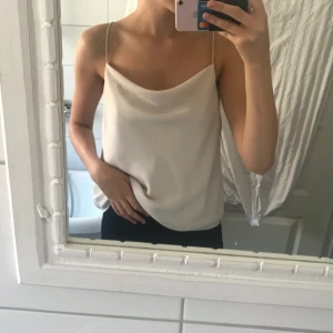  - Linne från Lindex i storlek S men skulle även passa XS beroende på hur man vill att den ska sitta. Säljer pga för liten.