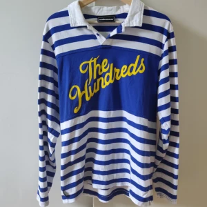  - Säljer den här sjukt balla The Hundreds tröjan, i väldigt fint skick! Storlek M men skulle säga att den är lite som en L. 250 pix och jag står för frakten ✌🏼💛💛💛 