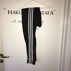  - Tighta adidas byxor