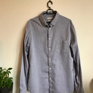  - Ljusblå skjorta från Åhléns. Frakt tillkommer 