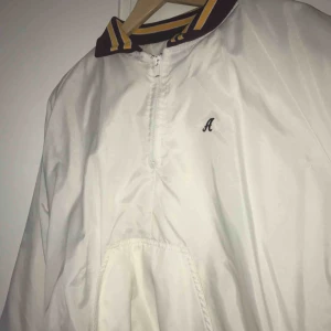  - Passar som M, fast strl är L. Du står för frakten 