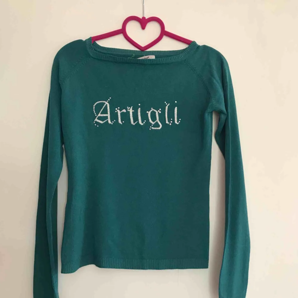 Oanvänd snygg tröja från det italienska märket Artigli ✨💫 Passar XS och S 🌷 Hämtas i Hornstull eller skickas mot fraktkostnad (51kr spårbart)  ❤️. Tröjor & Koftor.