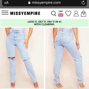 STRAIGHT LEG JEANS  - Säljer dessa skit snygga jeans från missy empire. Storlek: UK 6 vilket motsvarar S, sann i storlek. Tyvärr var dom försmå så måste skicka efter i större storlek, därav att jag säljer. Frakt tillkommer utöver. (Original pris: 410kr inkl frakten)