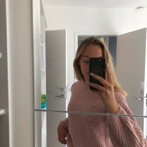 Stickad tröja  - En rosa stickad tröja från Ginatricot. Jätte fint skick😇 90kr (+frakt)