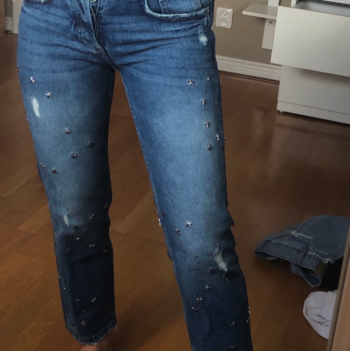 Jeans med stjärn-nitar - 90