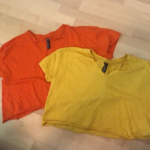 2 for 1 cropped shirt size M - Två för en croppad T-shirt. En gul och en orange ingår här! Nästan aldrig använda :)