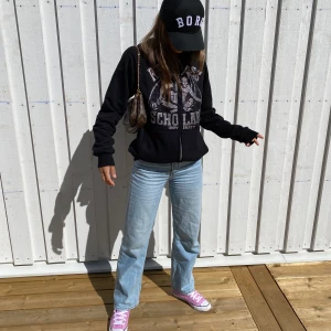 Reckless scholars zip hoodie - Denna super snygga hoodien är slutsåld och aldrig använd. Original pris är 1200kr så bara att buda, högst vinner!🤩🥰😊